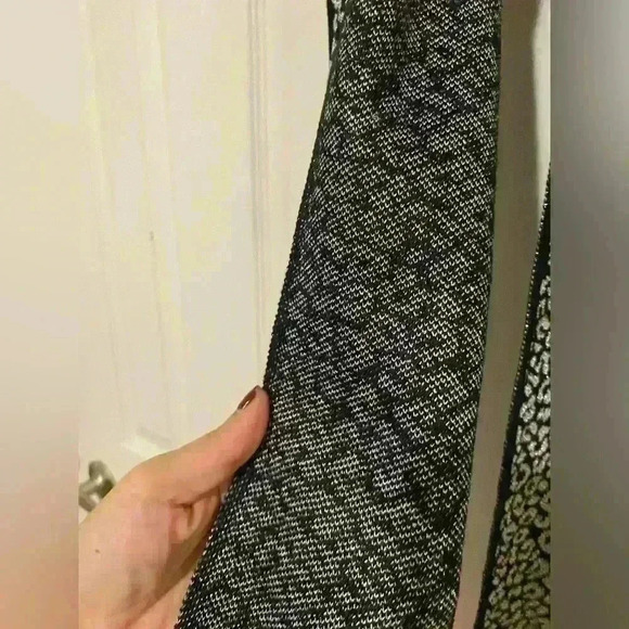 Michael kors nwt leopard print scarf holiday silver and black - Picture 5 of 14
